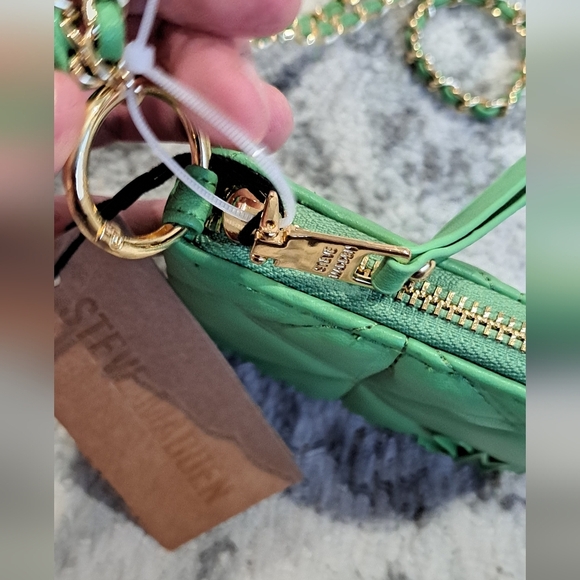 NWT- Green Bkitt Quilted Wallet Crossbody - Picture 4 of 7